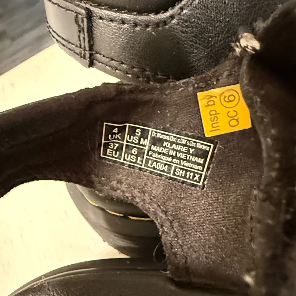 Dr. Martens Junior Klaire Y Black Strappy Sandals / Size 6 / T Lamper Leather